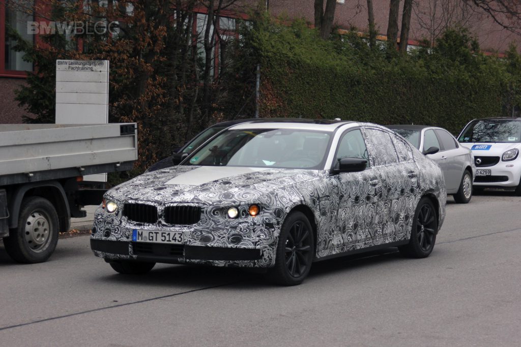 El BMW G20 Serie 3 atrapado en la nieve otra vez