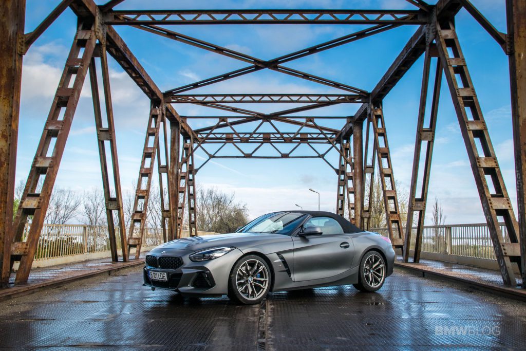 El BMW Z4 es un auto deportivo adecuado nuevamente: Car and Driver Review