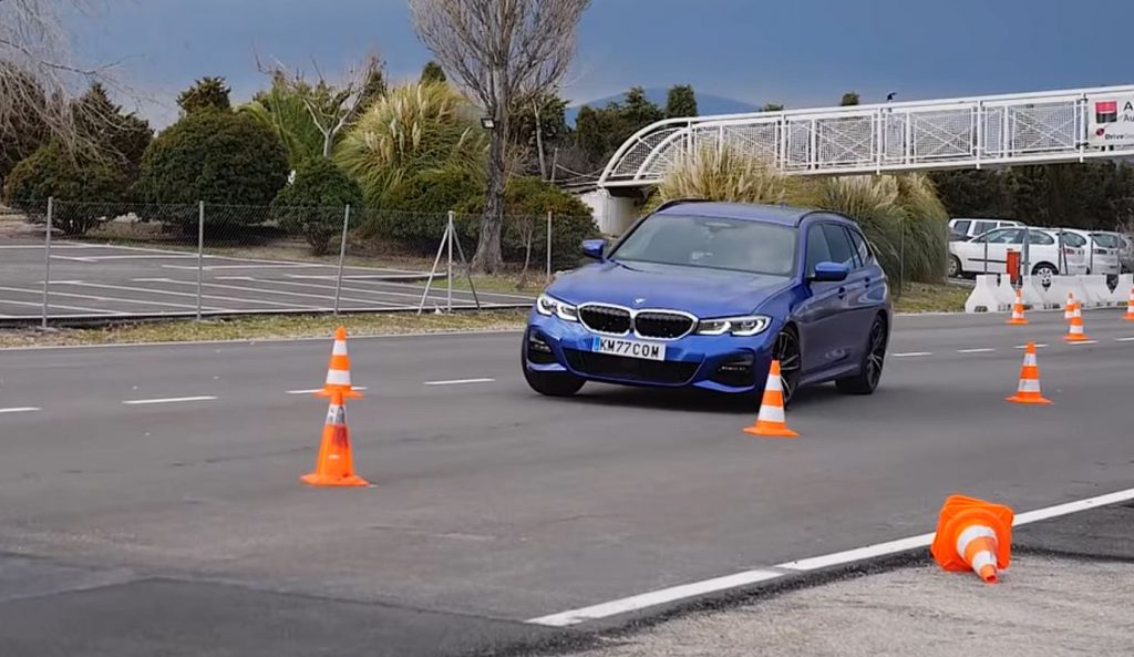 El BMW Serie 3 Touring lo hace muy bien en la prueba del Alce