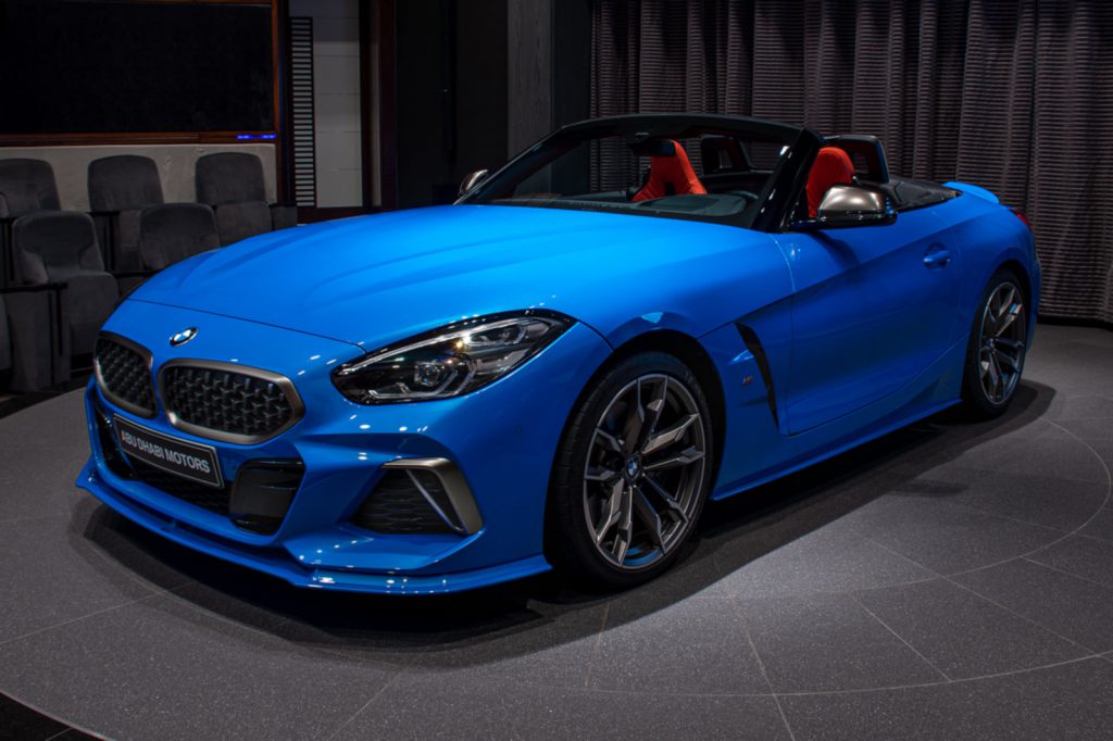 BMW Z4 M40i sintonizado con AC Schnitzer exhibido en azul Misano