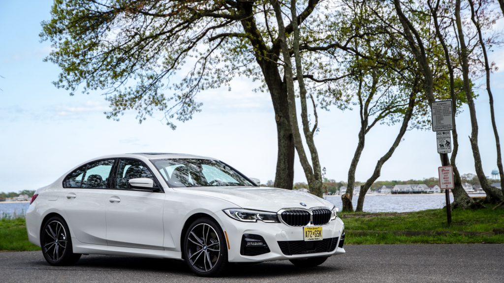 El sistema de conducción asistida de la serie 3 de BMW está más alto que el piloto automático Tesla.