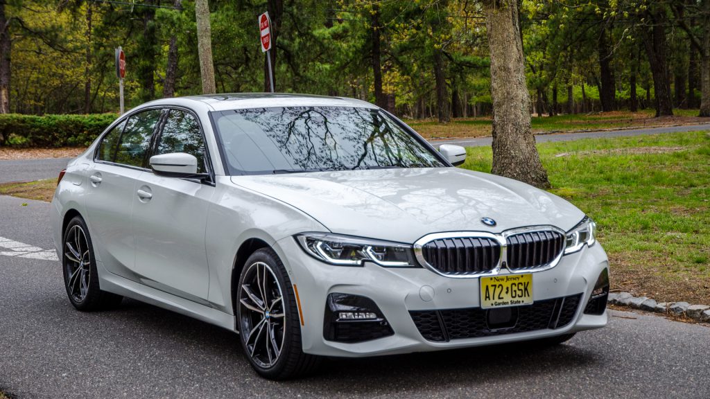 WhatCar enfrenta al BMW Serie 3 contra el Tesla Modelo 3