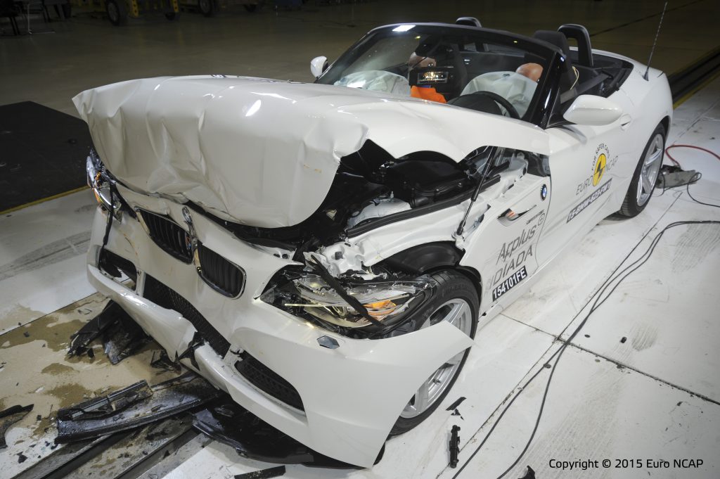 BMW Z4 anota 3 estrellas en la prueba Euro NCAP