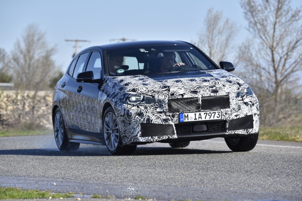El nuevo BMW Serie 1 con tracción delantera entra en la fase de prueba final en Miramas