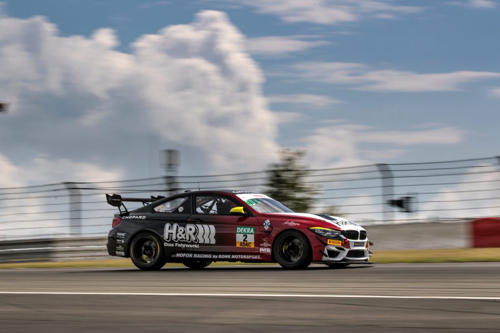 BMW Z4 GT3 y M4 GT4 aún tienen éxito en eventos de carreras sim