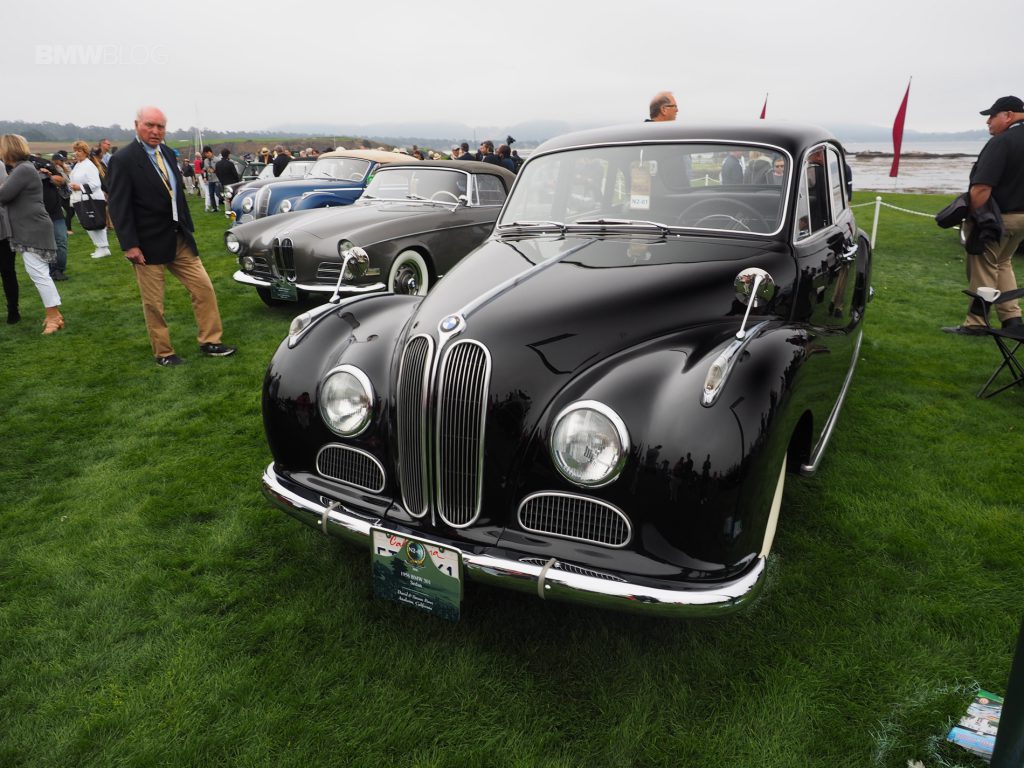 Precioso BMW 501 Sedan de 1956 en el césped de Pebble Beach