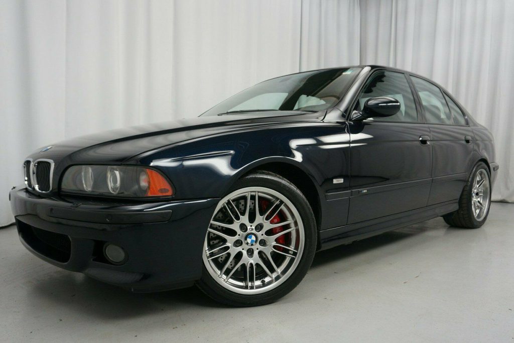 El BMW E39 M5 con poco kilometraje se cotiza a 59.950 dólares, ¿merece la pena?