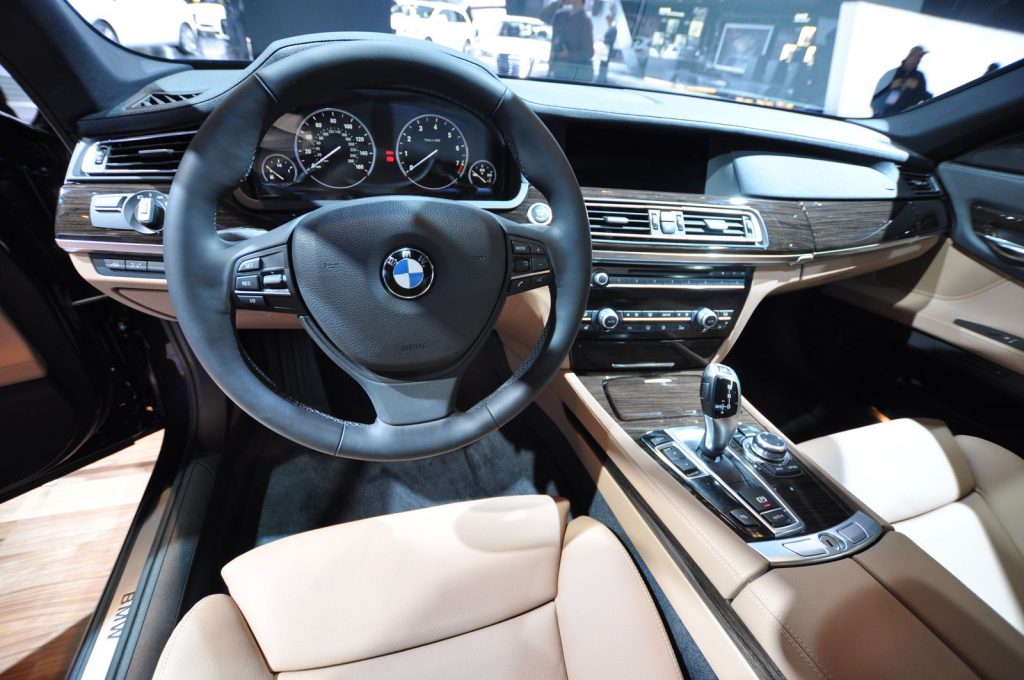 El BMW 740i 2011 debuta en Estados Unidos.