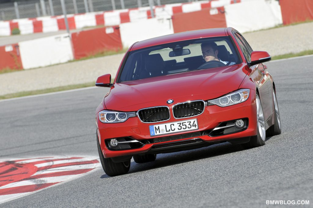 El BMW 328i Sedan de 2014 gana el premio al mejor sedán deportivo de 2014 de Consumer Reports