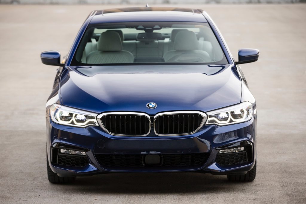 KIA Stinger GT vs BMW 540i usado — Prueba de WhatCar