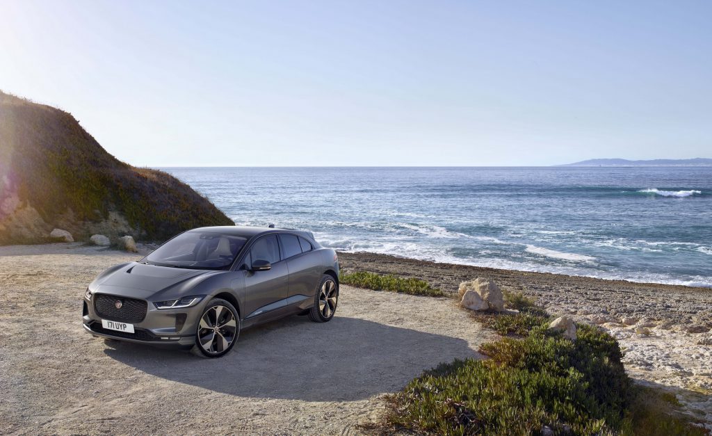 El Jaguar J-Pace debutará con un eje trasero eléctrico — ¿el luchador del BMW X5 Hybrid?