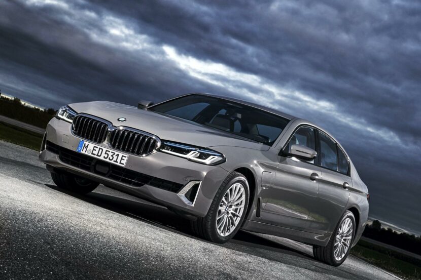 2021 bmw 530e facelift sedán 24 830x553