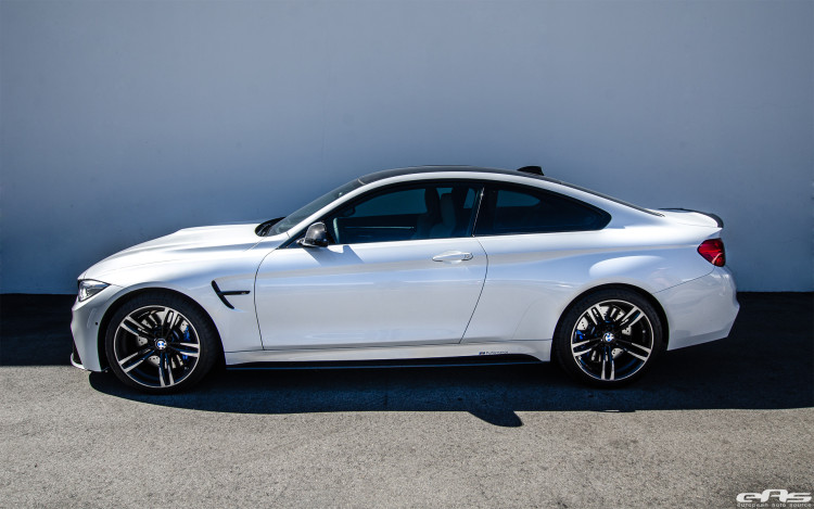BMW F82 M4 con piezas M Performance de EAS