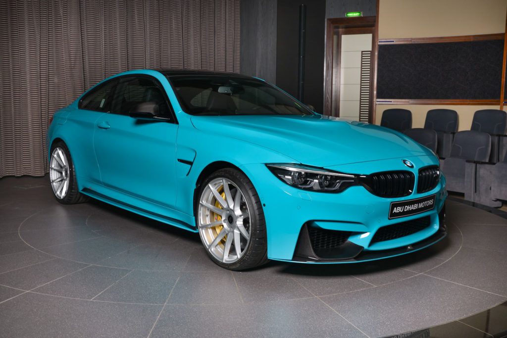 El BMW M4 Coupé llega a Abu Dhabi vestido de azul Miami