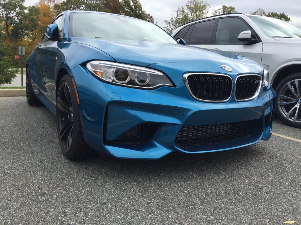 BMW M2 en azul Long Beach