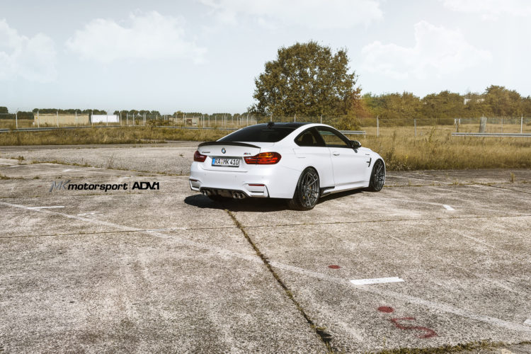 alpine white bmw m4 f82 aftermarket concave rims gunmetal adv1 wheels c 750x500