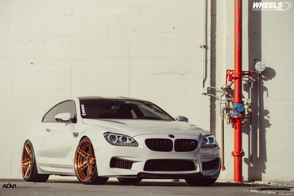 BMW M6 blanco alpino con llantas ADV.1