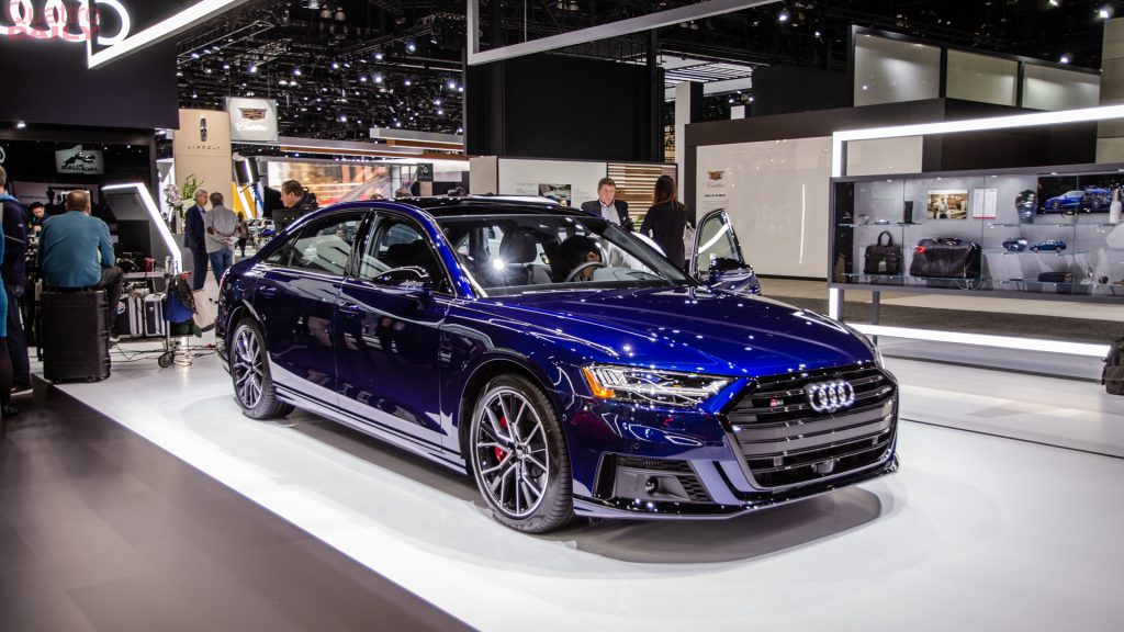 2020 Audi S8 — Competidor del BMW M760i