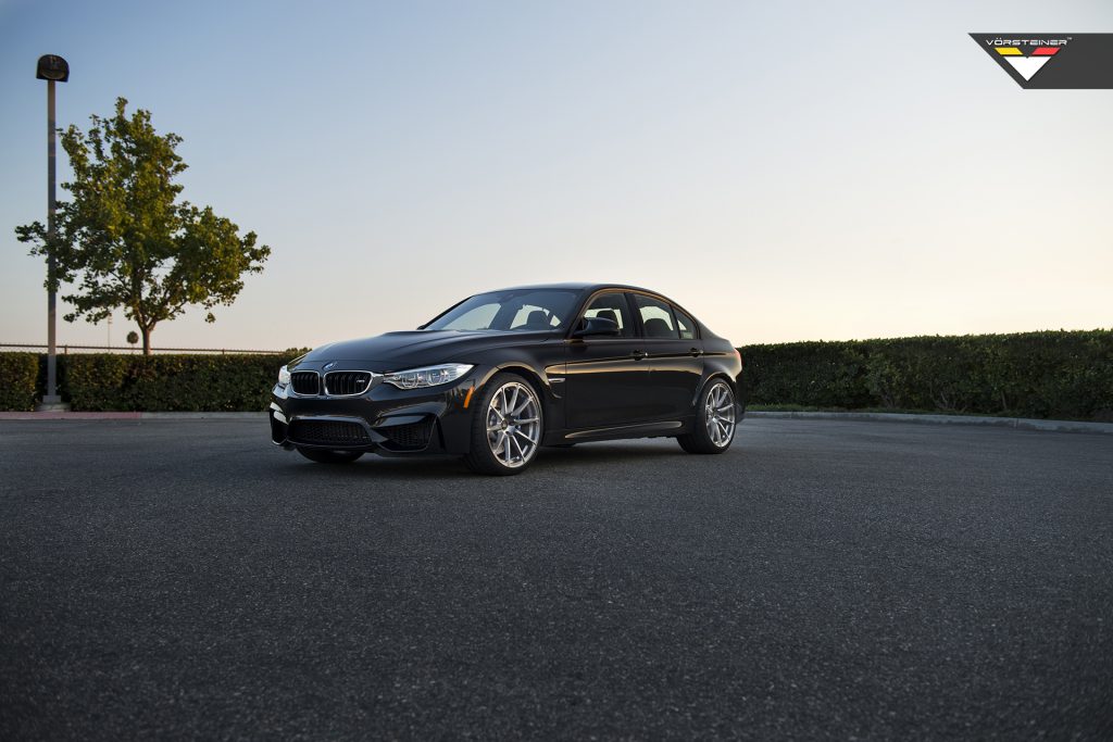 BMW M3 en color negro zafiro con llantas Vorsteiner VSR-163