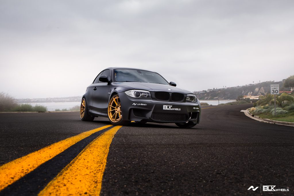 Conversión Matte Black BMW 1M por ActivFilms.TV