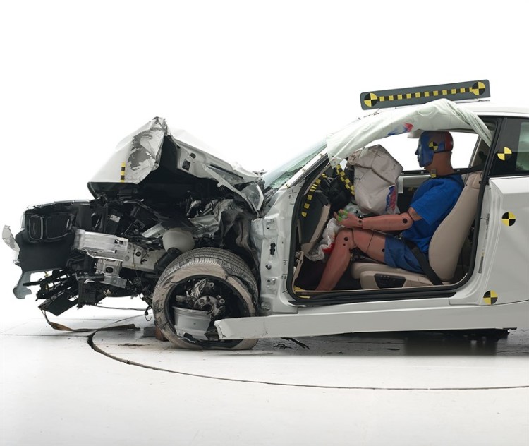 bmw-2-series-coupe-accidente frontal