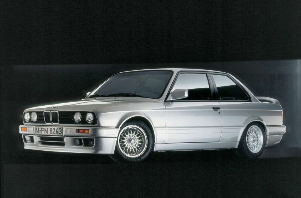 ¿Cómo se las arregla un BMW 325 de 30 años en la pista hoy en día?