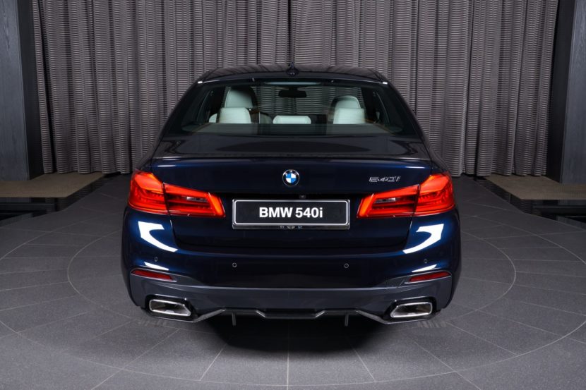 bmw 540i con kit de carbono m performance deportivo pintura negra 15 830x553