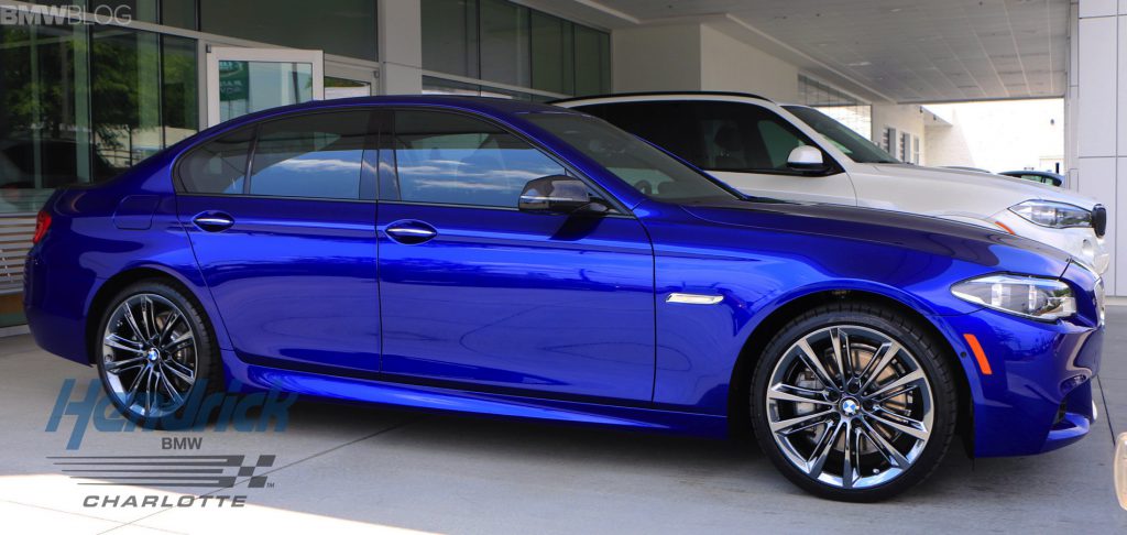 BMW 550i en azul San Marino con piezas M Performance