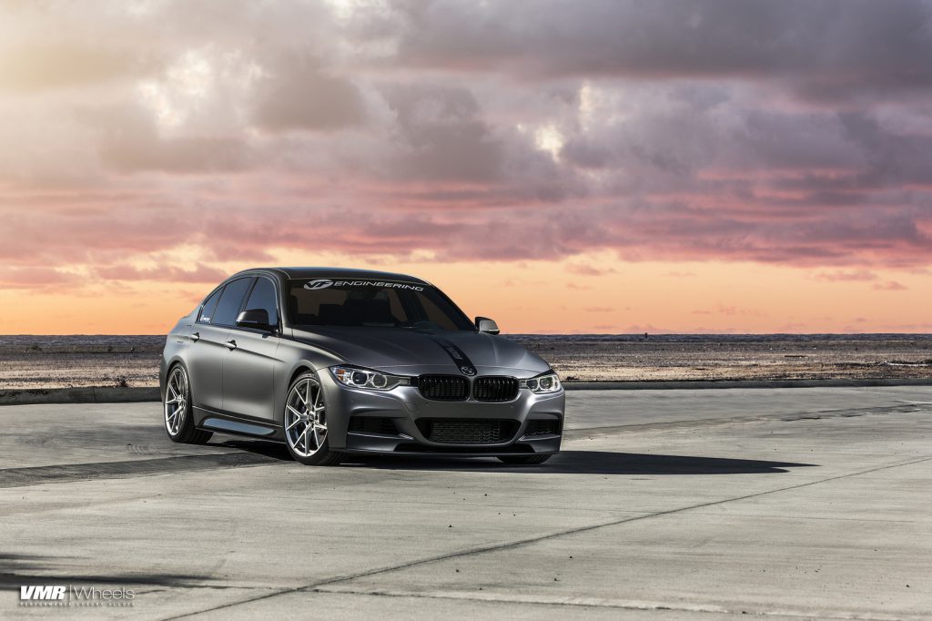 BMW F30 335i con llantas VMR V804 Hyper Silver