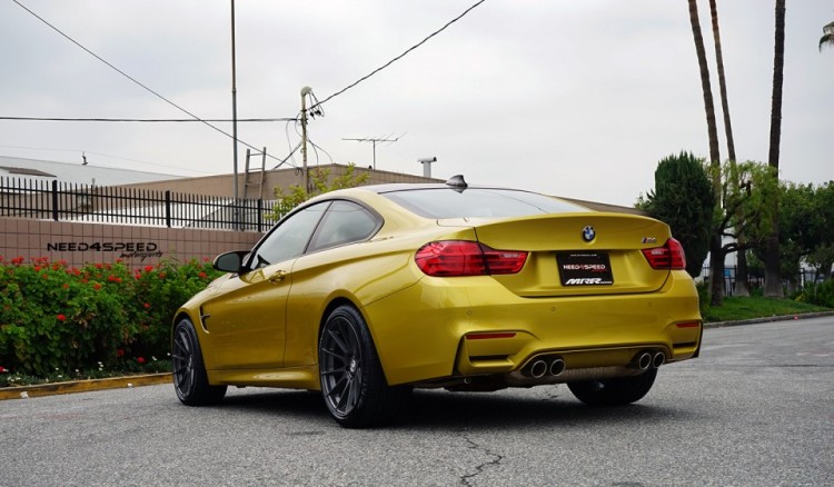 BMW F82 M4 con llantas Ground Force GF06