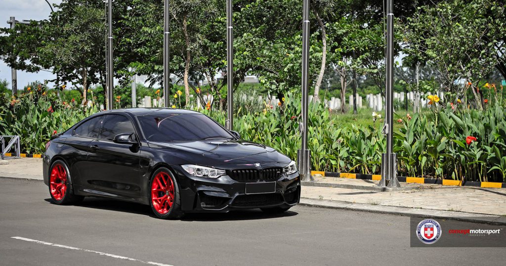 El BMW F82 M4 recibe unos zapatos rojos