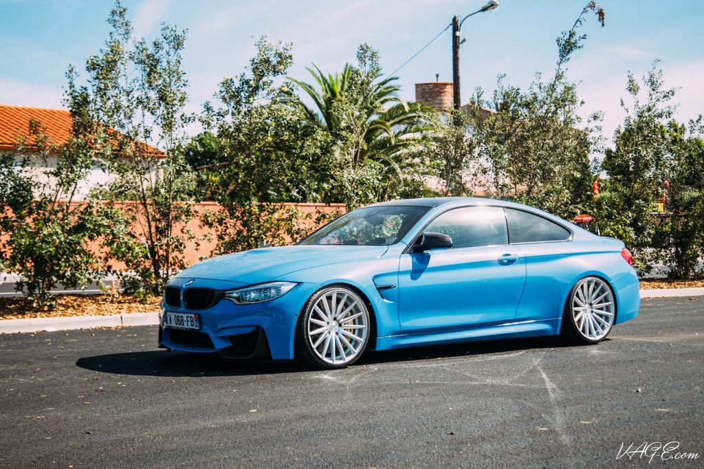 BMW F82 M4 con llantas Vossen