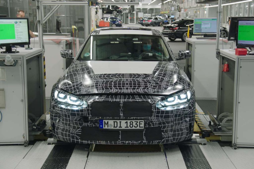 Los primeros vehículos de preproducción del BMW i4 salen de la fábrica de Múnich