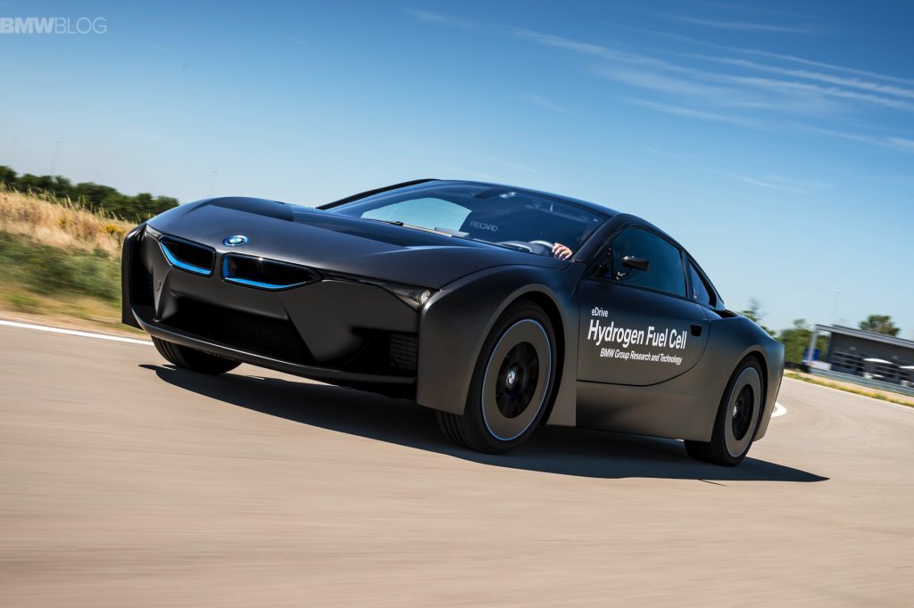 Vea el BMW i8 de pila de combustible de hidrógeno en acción
