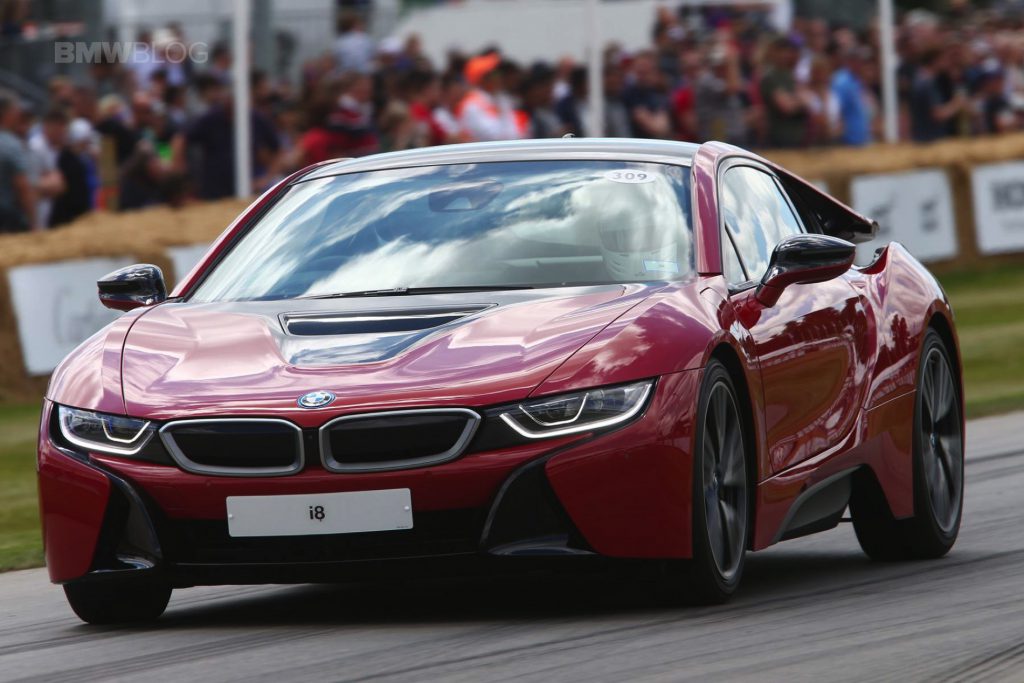 BMW i8 vs Audi R8 – La alta tecnología se une a la vieja escuela