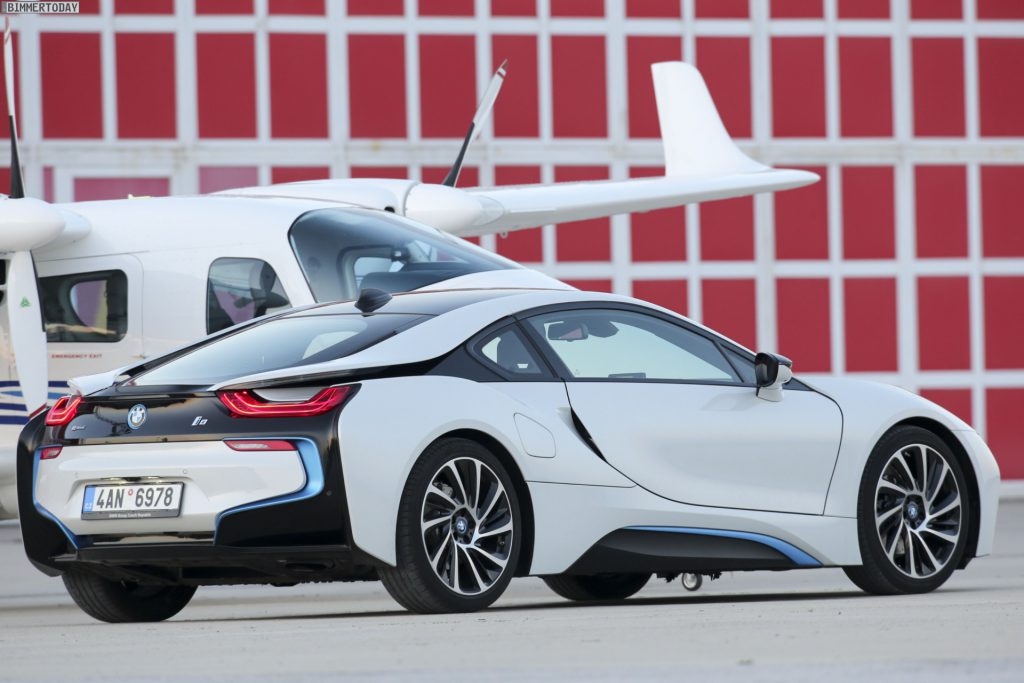El BMW i8 va al aeródromo