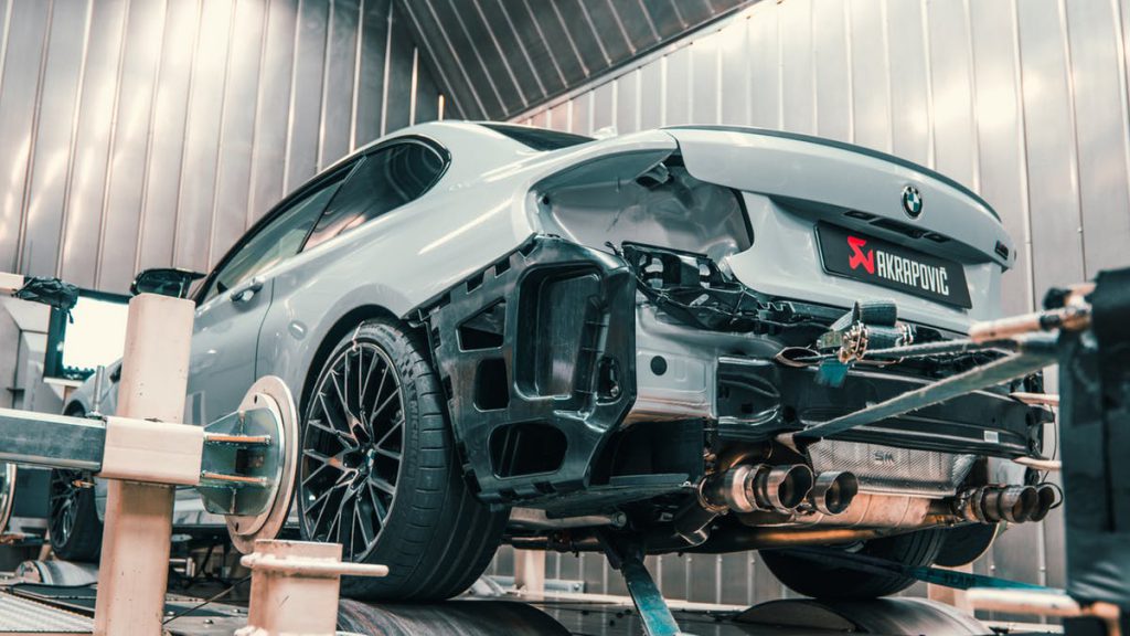 El BMW M2 Competition recibe una actualización del escape Akrapovic
