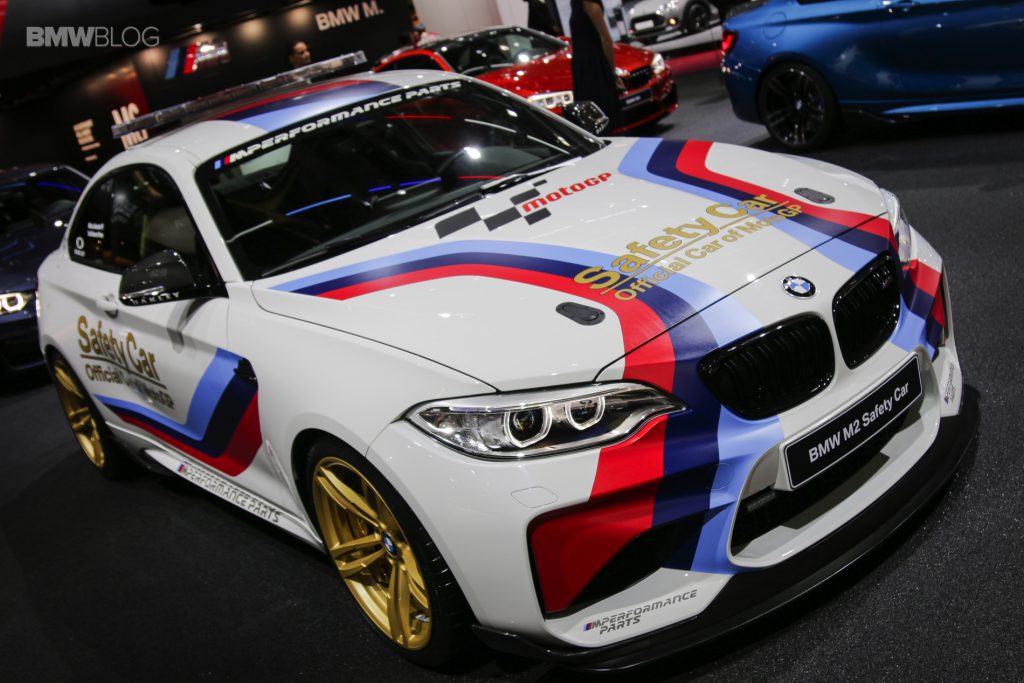 El coche de seguridad BMW M2 sacude la exposición M