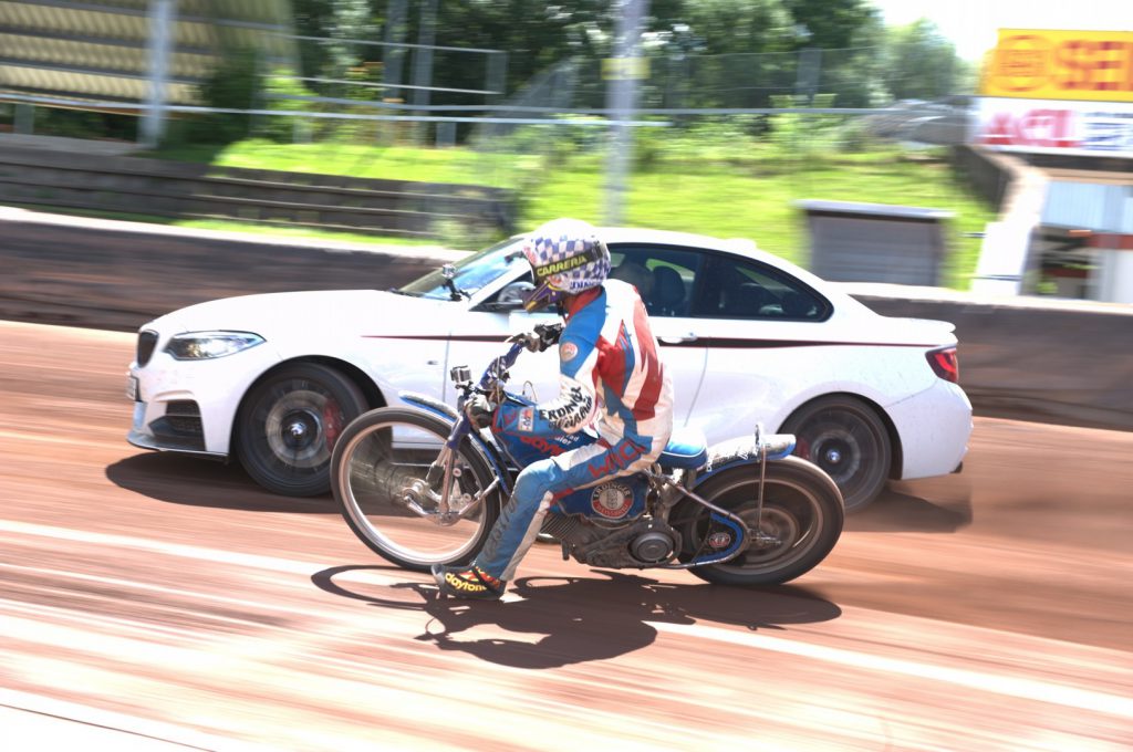 BMW M235i y moto de velocidad a la deriva durante 5 horas