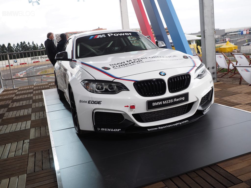 El BMW M235i de carreras se exhibe en el Festival M de Nurburgring