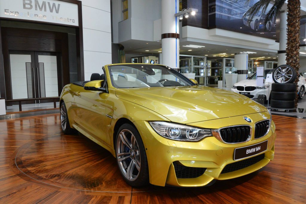 El BMW M4 descapotable en amarillo Austin, visto por primera vez