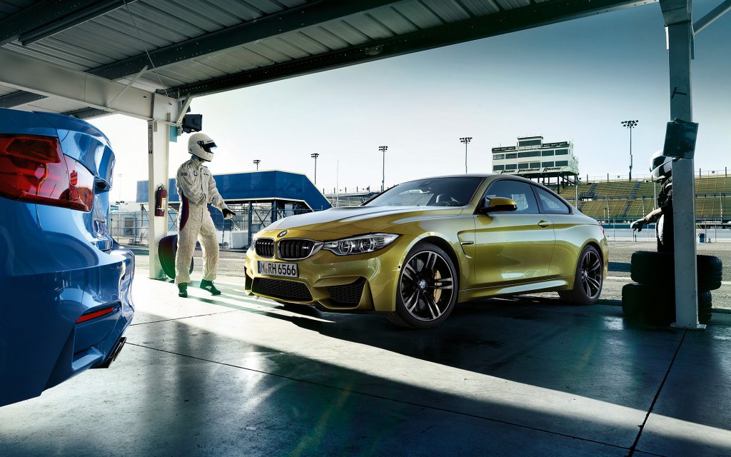 Vea los BMW M4 y M3 en la pista de carreras