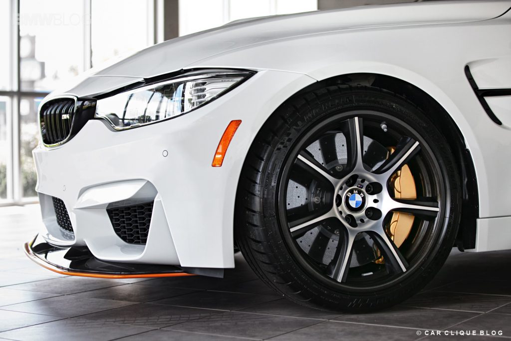 El BMW M4 GTS en blanco alpino muestra sus bellas líneas