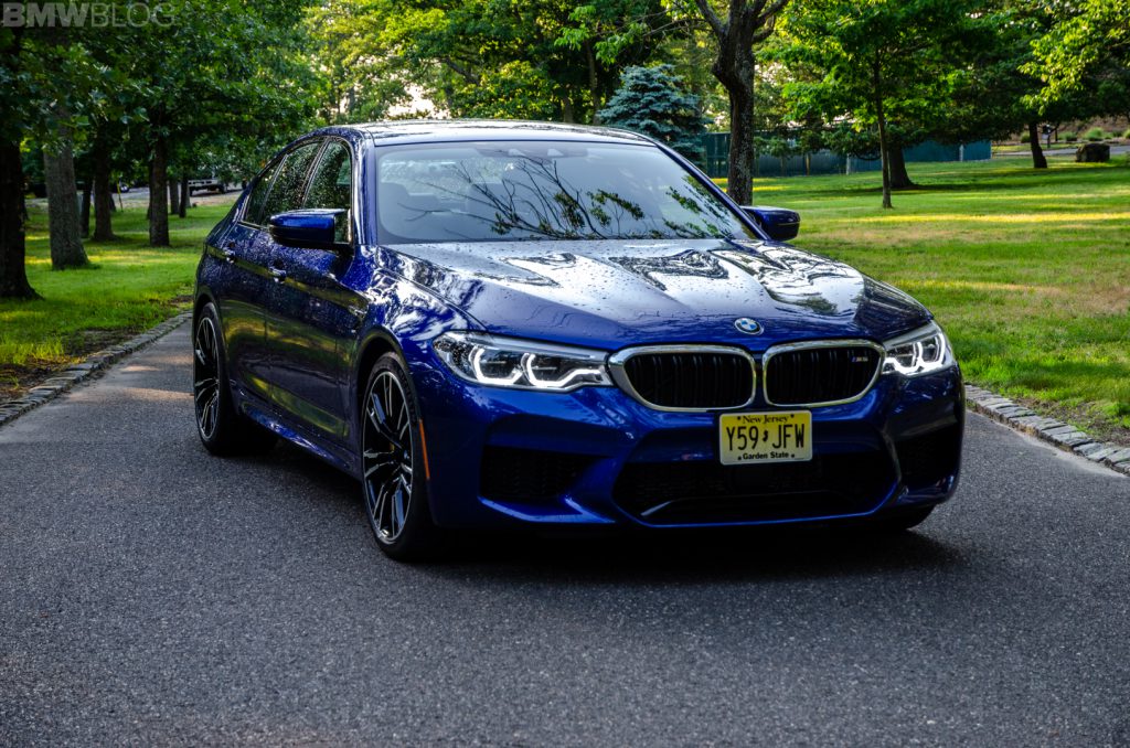 Chris Harris en un E63 AMG compite con The Stig en un BMW M5