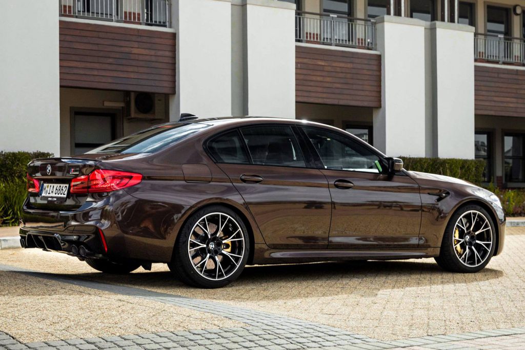 BMW M5 LCI visto en Nurburgring con camuflaje