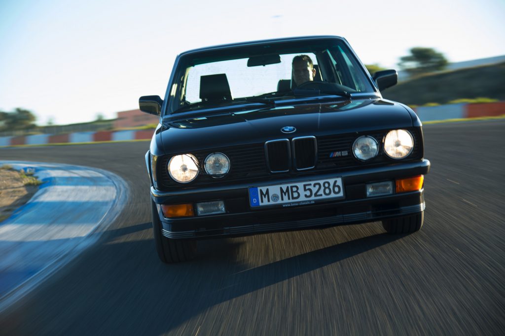 Sesión de fotos con el emblemático BMW E28 M5