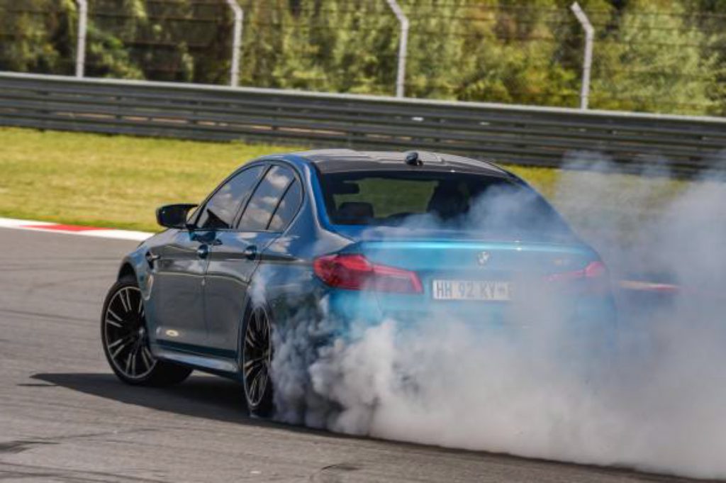El BMW M5 derrapa en quinta velocidad