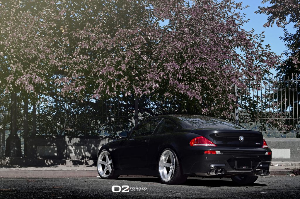 BMW M6 negro con llantas cóncavas D2FORGED CV2