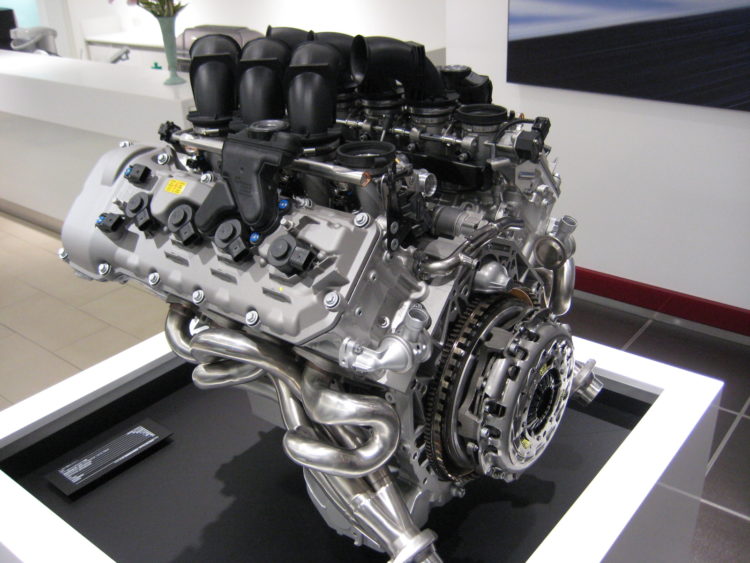 Modelo de motor BMW S65 750x563