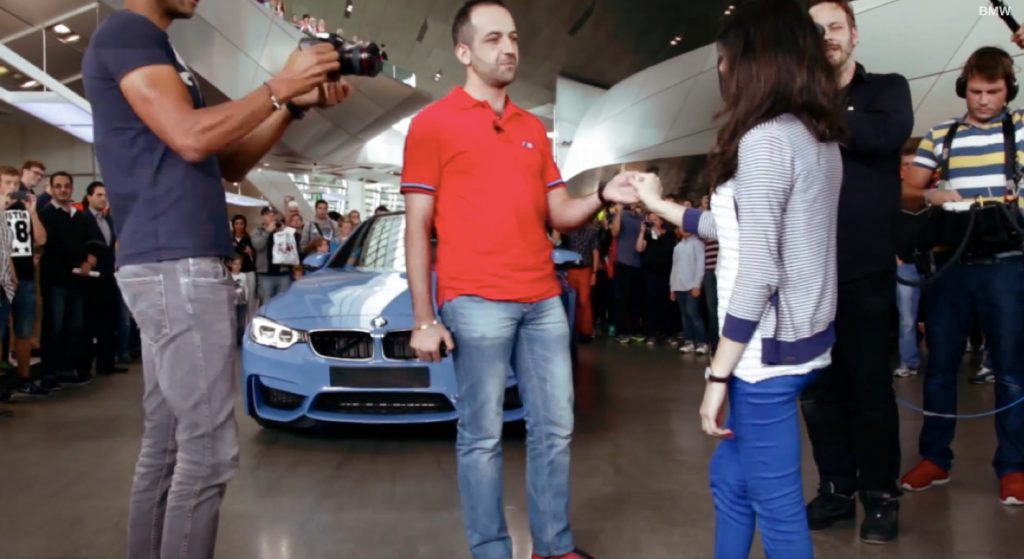 Propuesta de matrimonio con un BMW M3 en el BMW Welt